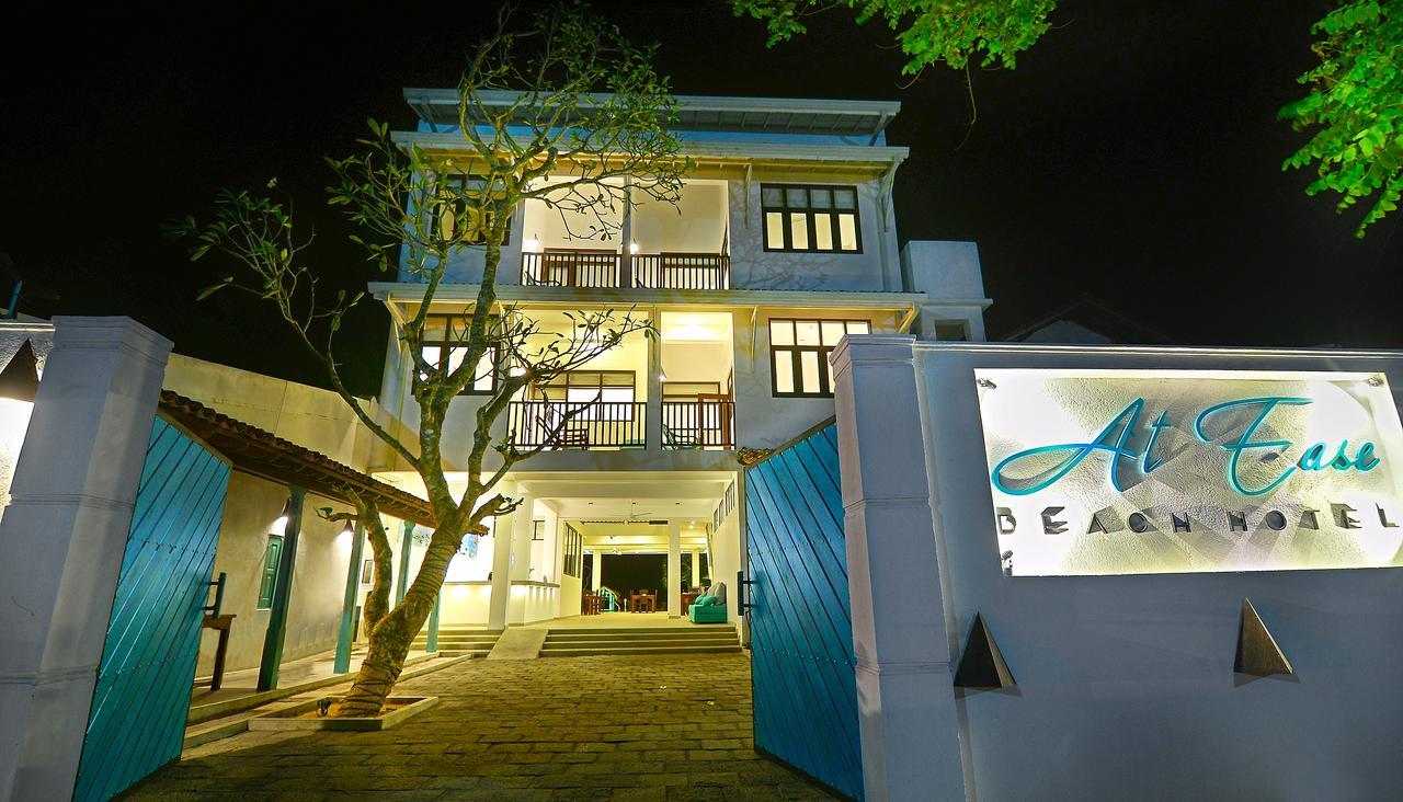 At Ease Beach Hotel Хиккадува Экстерьер фото