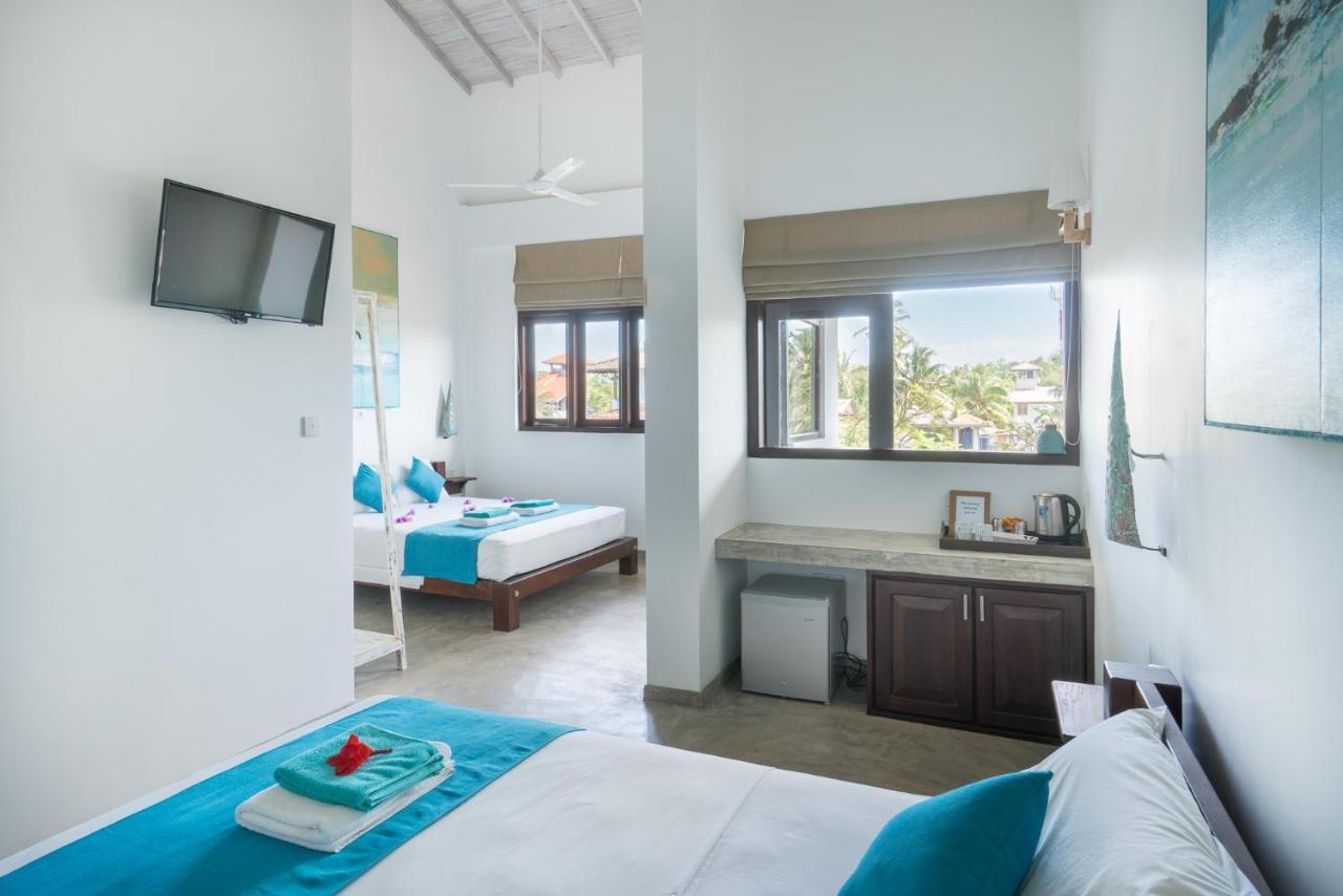 At Ease Beach Hotel Хиккадува Экстерьер фото