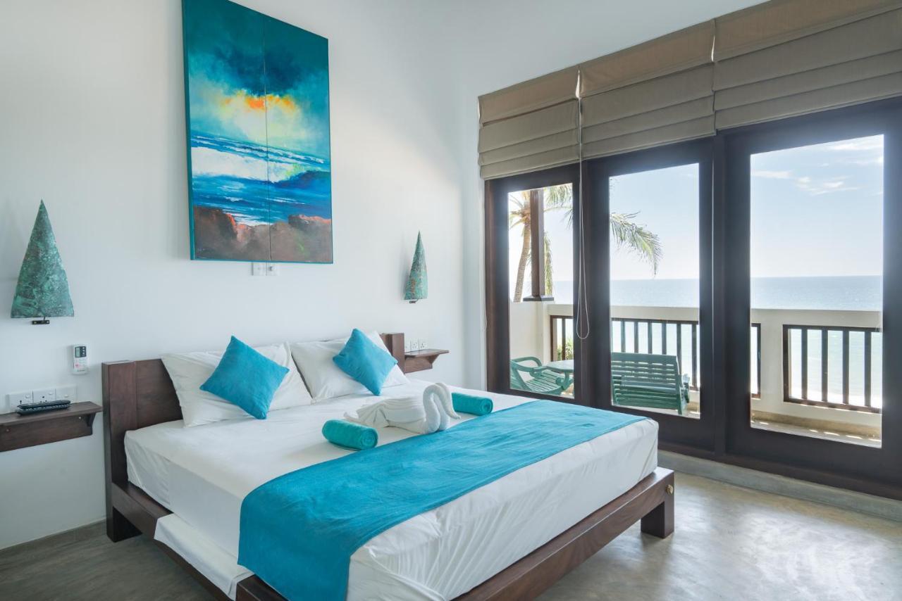 At Ease Beach Hotel Хиккадува Экстерьер фото